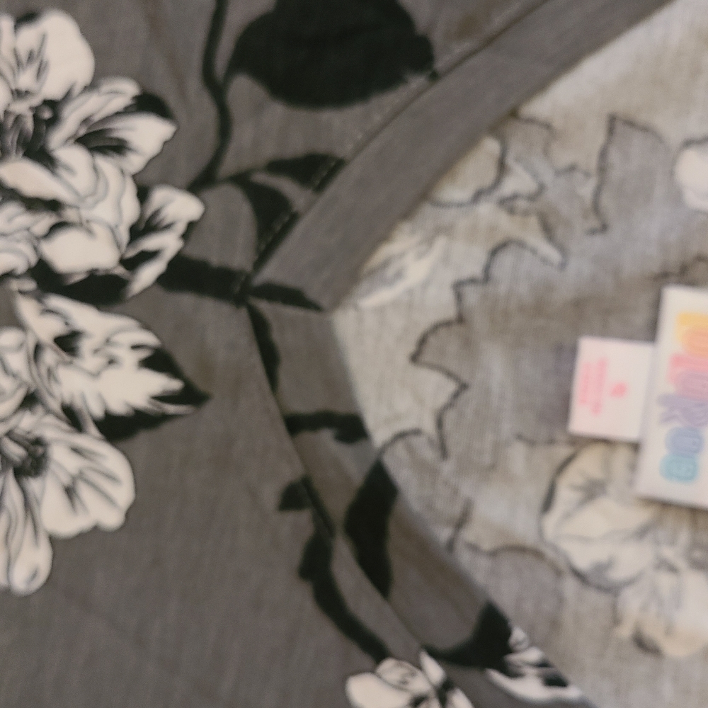 Lularoe Emily - Picture 3 of 4